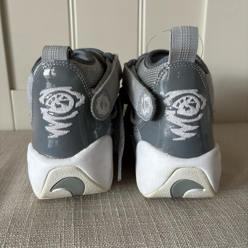 Nike Air Shake Ndestrukt basketball shoe Youth 4.5‎ Cool Grey